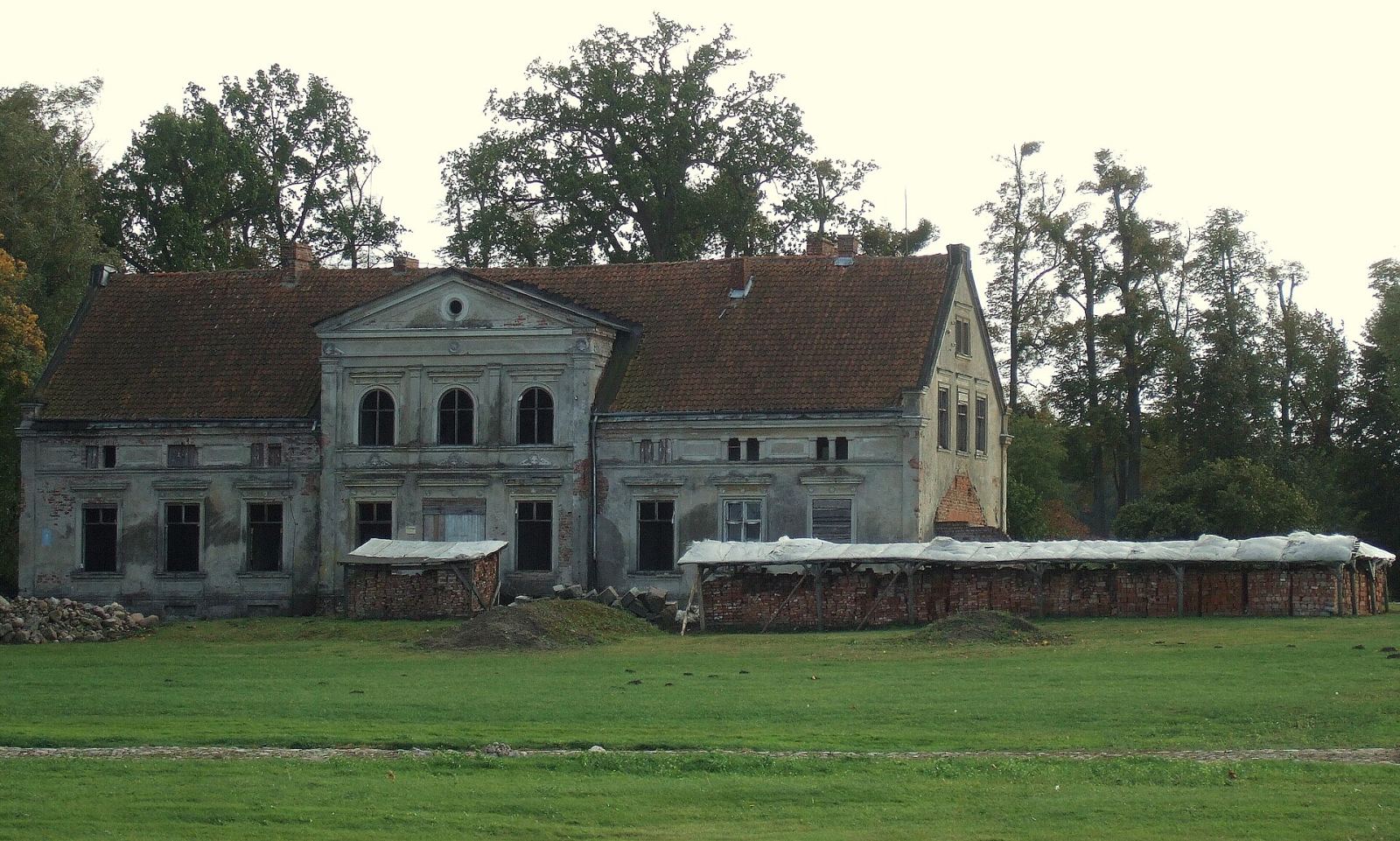 Dwór, Glitajny