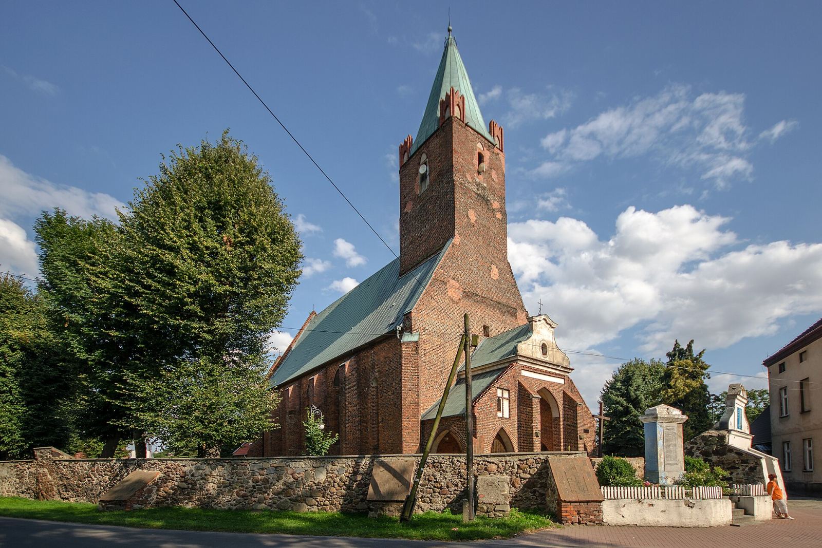 Ogrodzenie z bramkami, Małujowice