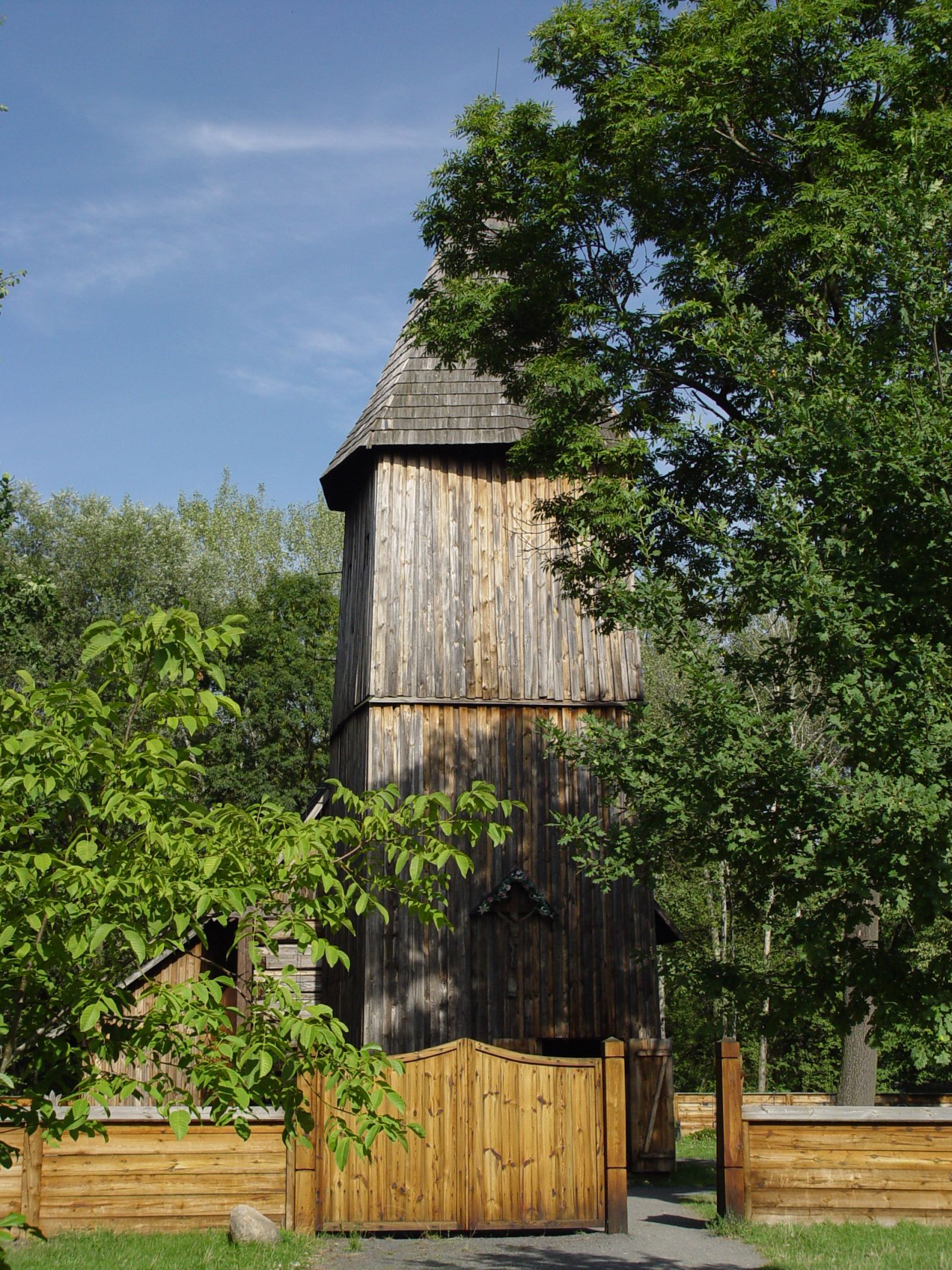 Kościół cmentarny, Opole