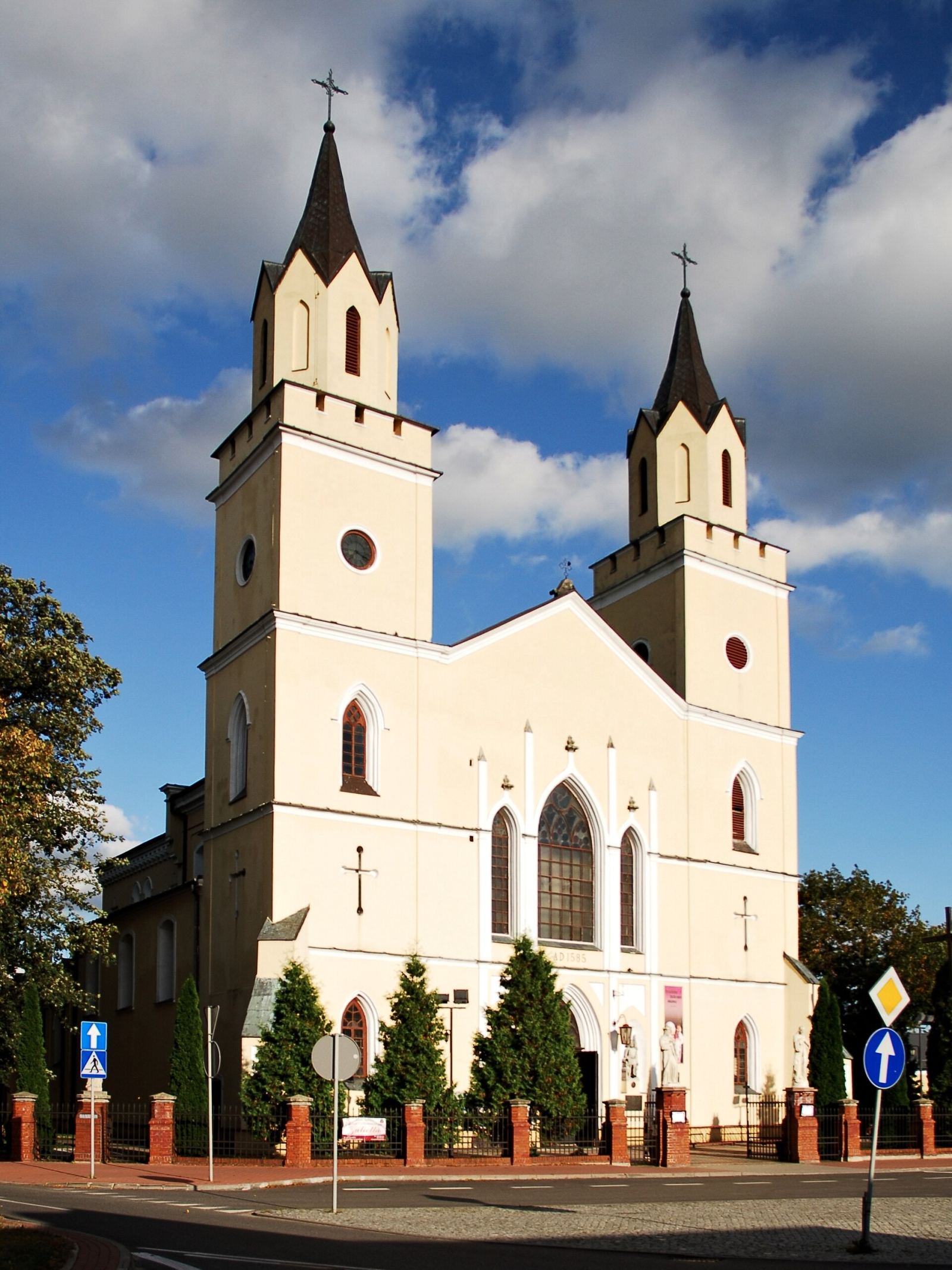 Kościół parafialny pw. Wszystkich Świętych, Wiskitki