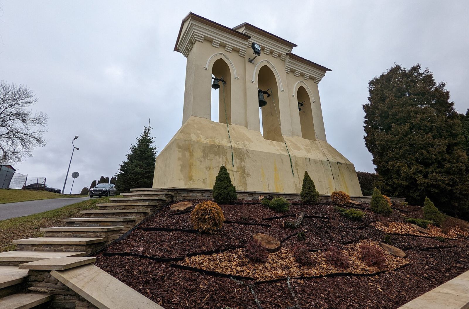 Dzwonnica, Końskie