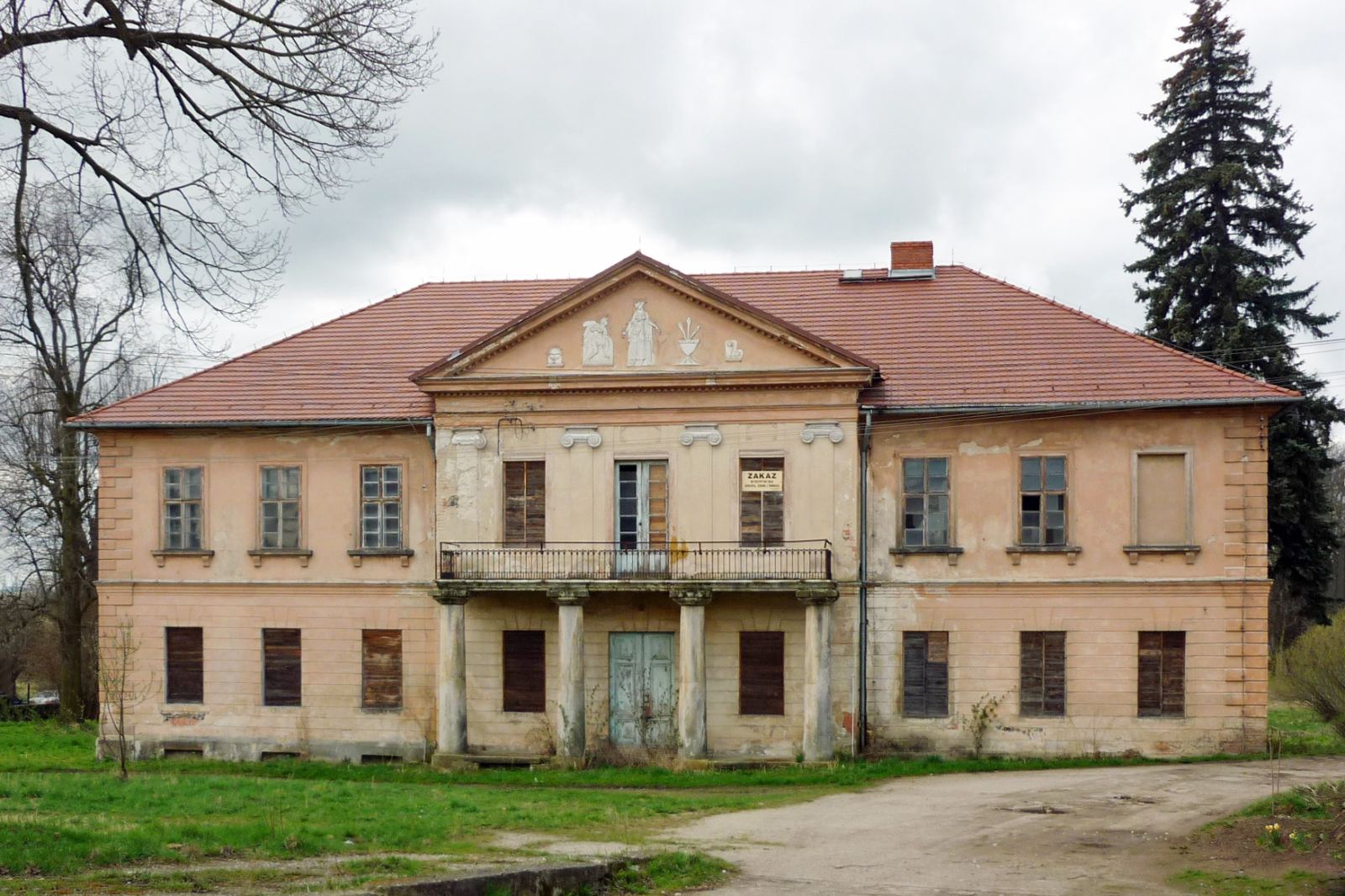 Pałac, Jałowiec