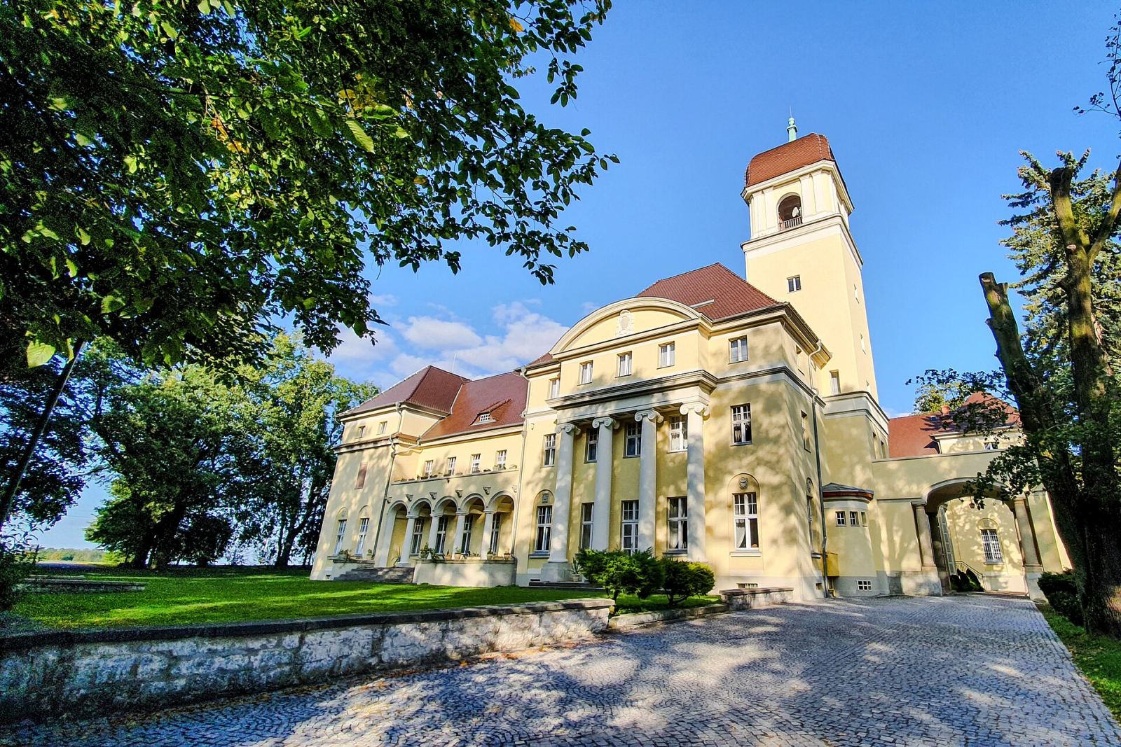 Pałac, Łosiów