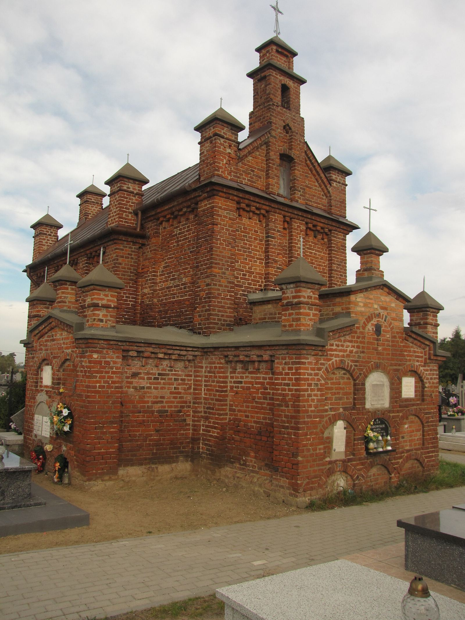 Kaplica cmentarna, Bonisław