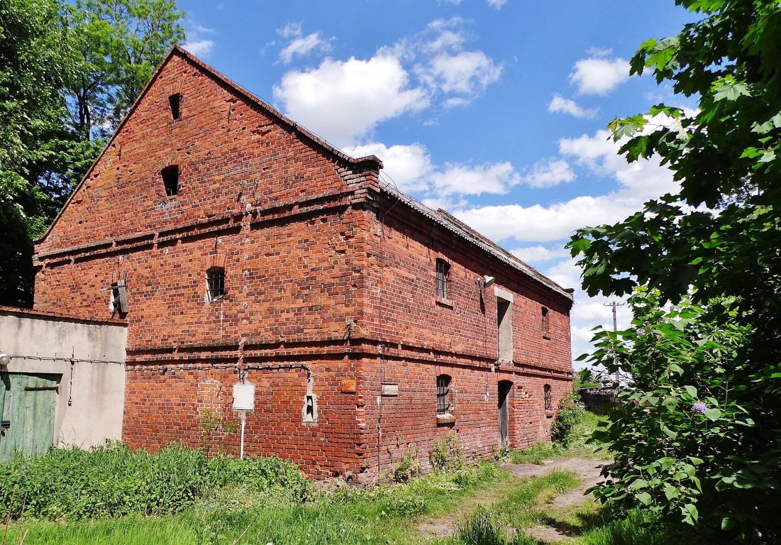 Spichlerz folwarczny, Dzięczyna