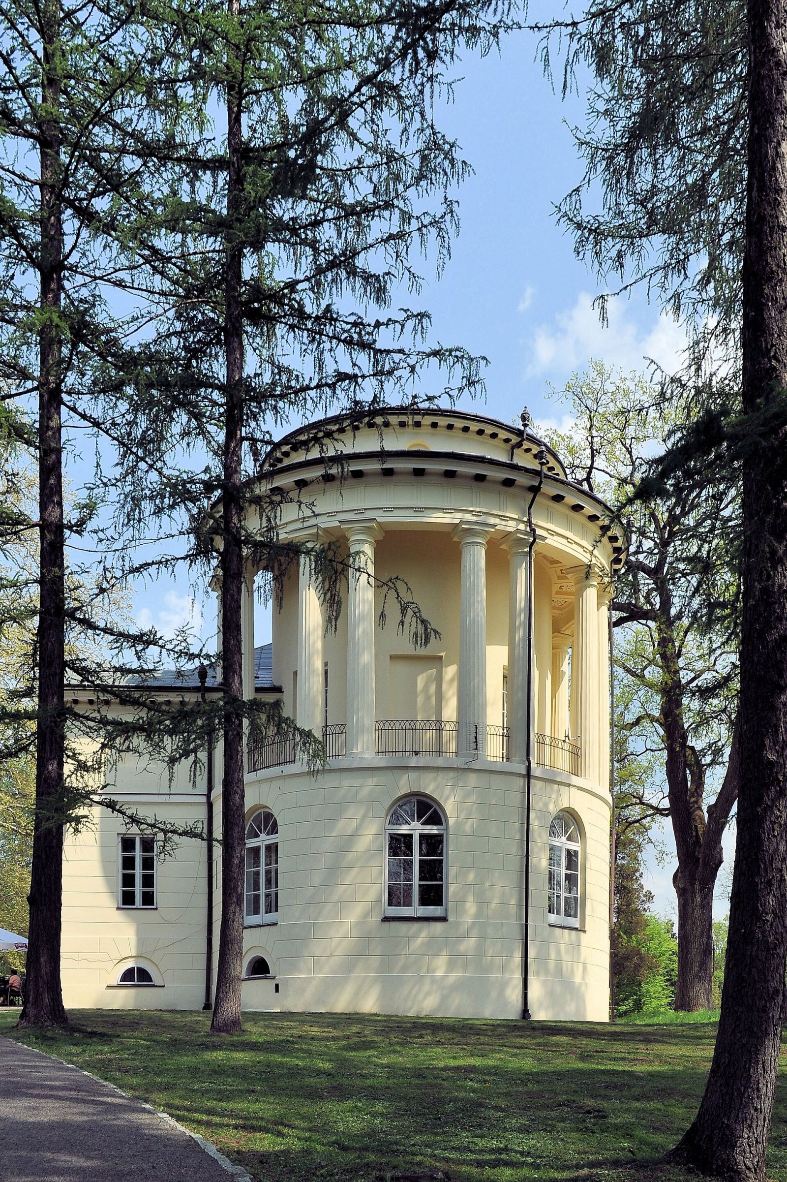 Zespół pałacowo-parkowy Dzieduszyckich, Zarzecze