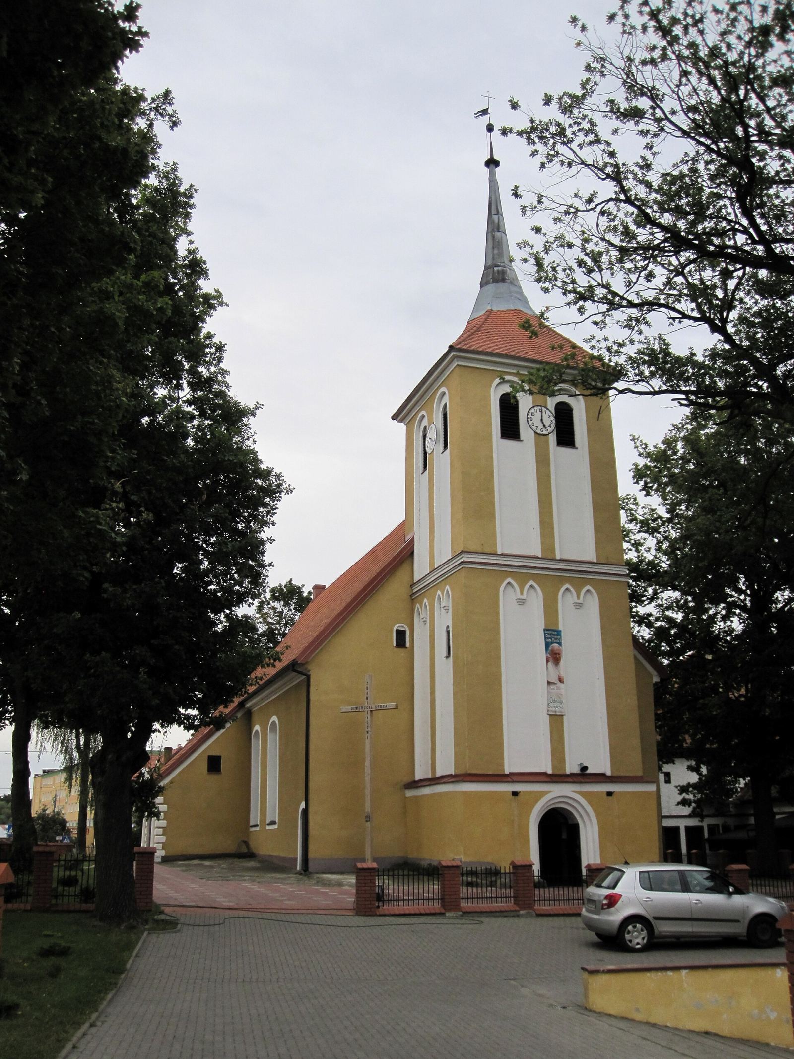 Kościół ewangelicki, ob. parafialny rzymskokatolicki pw. Matki Boskiej Królowej Polski, Orzysz