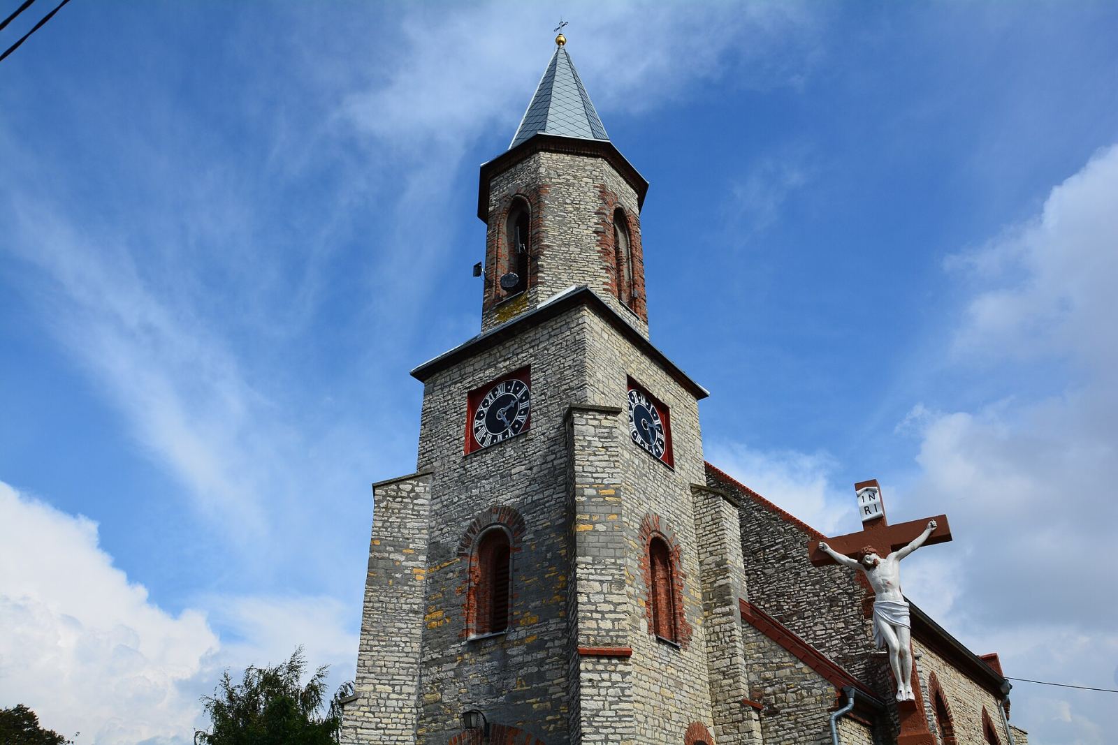 Kościół parafialny pw. św.św. Piotra i Pawła, Dolna
