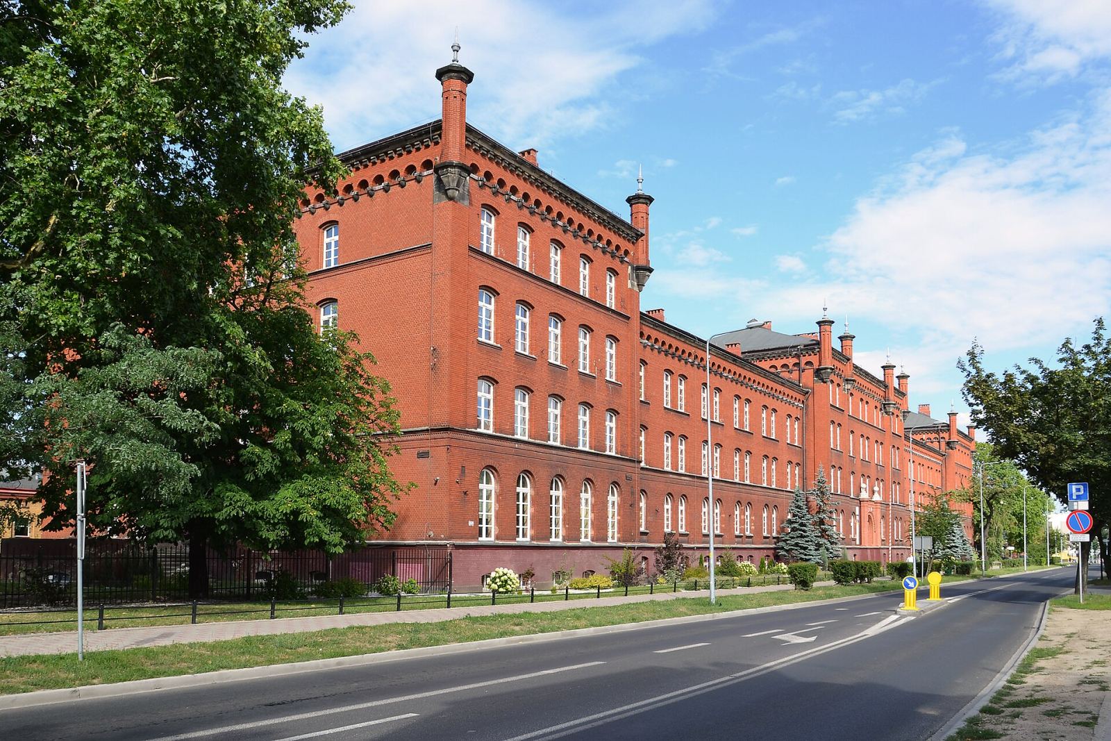 Gmach komendantury, ob. szkoła, Lubin