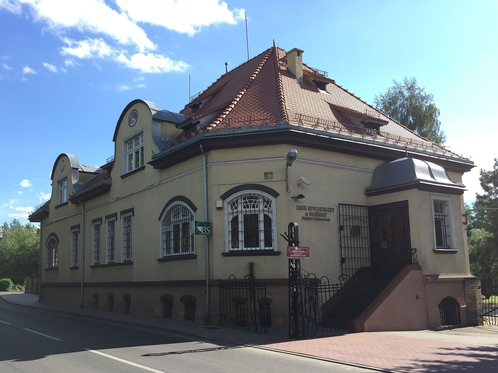 Willa, ob. bank, Bierutów