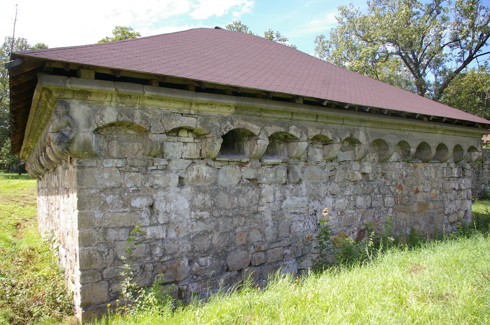 Beluard, Rożnów