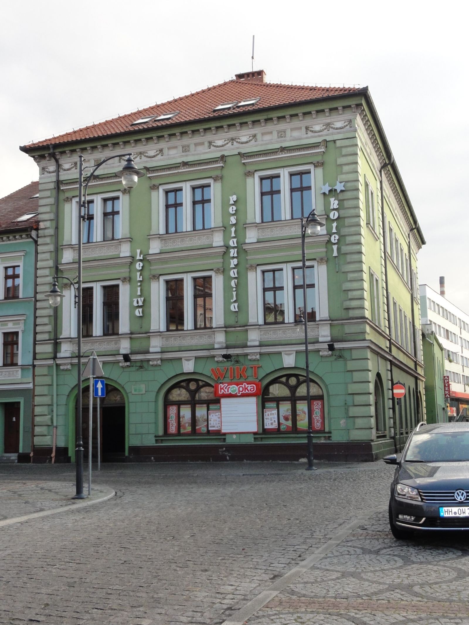 Hotel z restauracją, Leśna