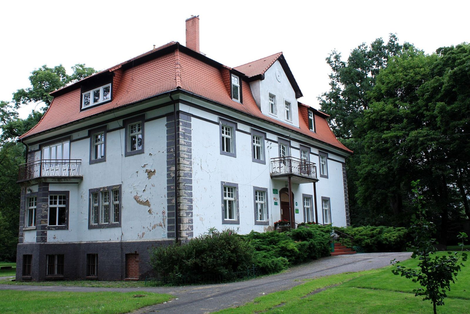 Pałac, Przybroda