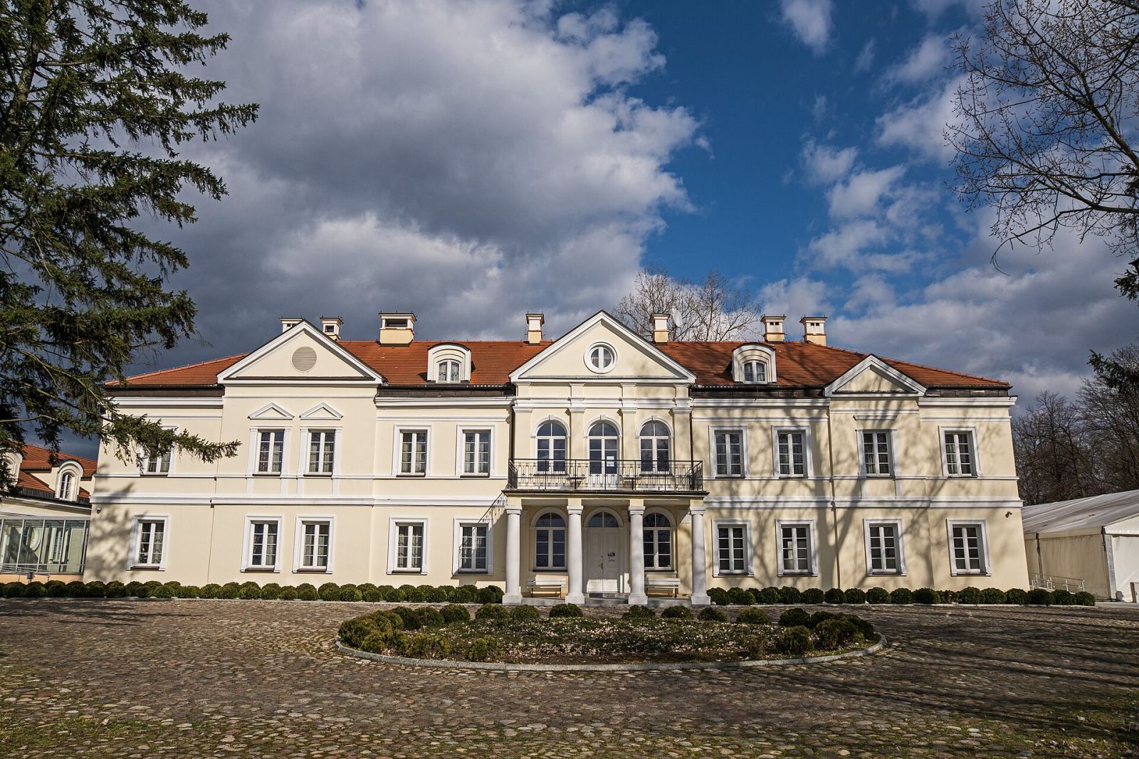 Pałac, Sobienie Szlacheckie