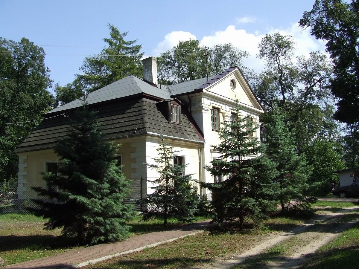 Dwór, ob. plebania, Lipków