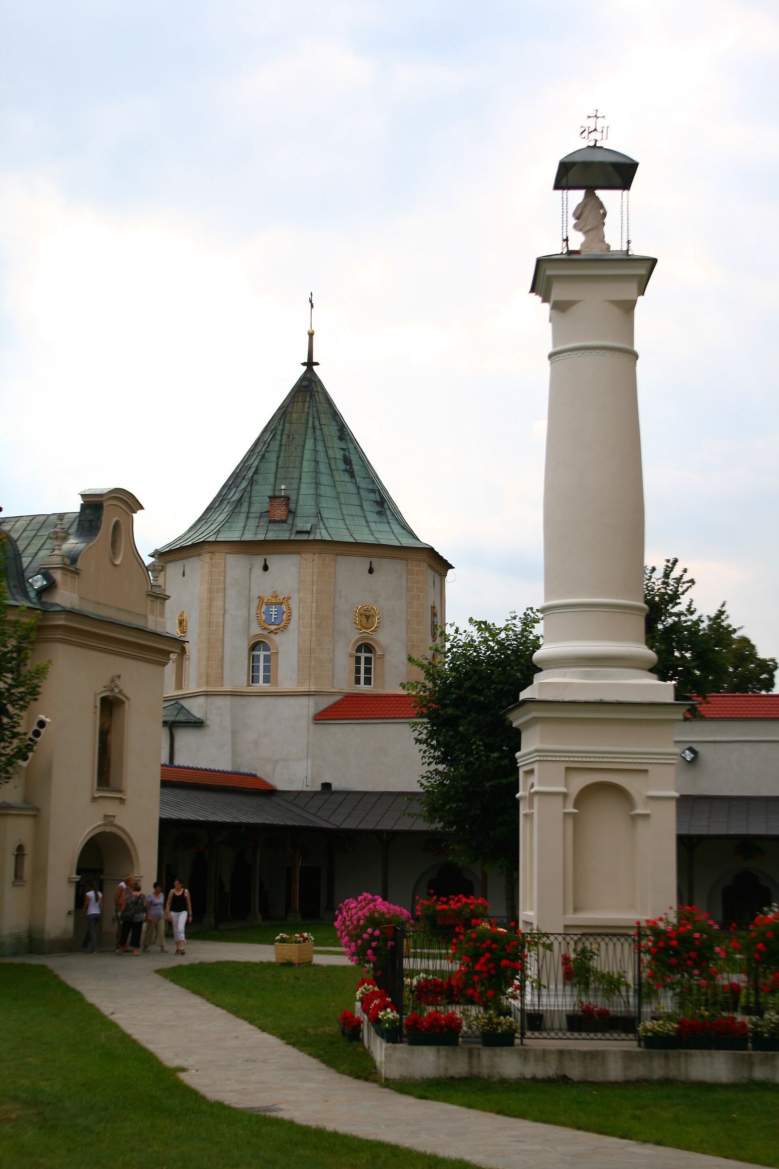 Kolumna z figurą Chrystusa Frasobliwego, Leżajsk