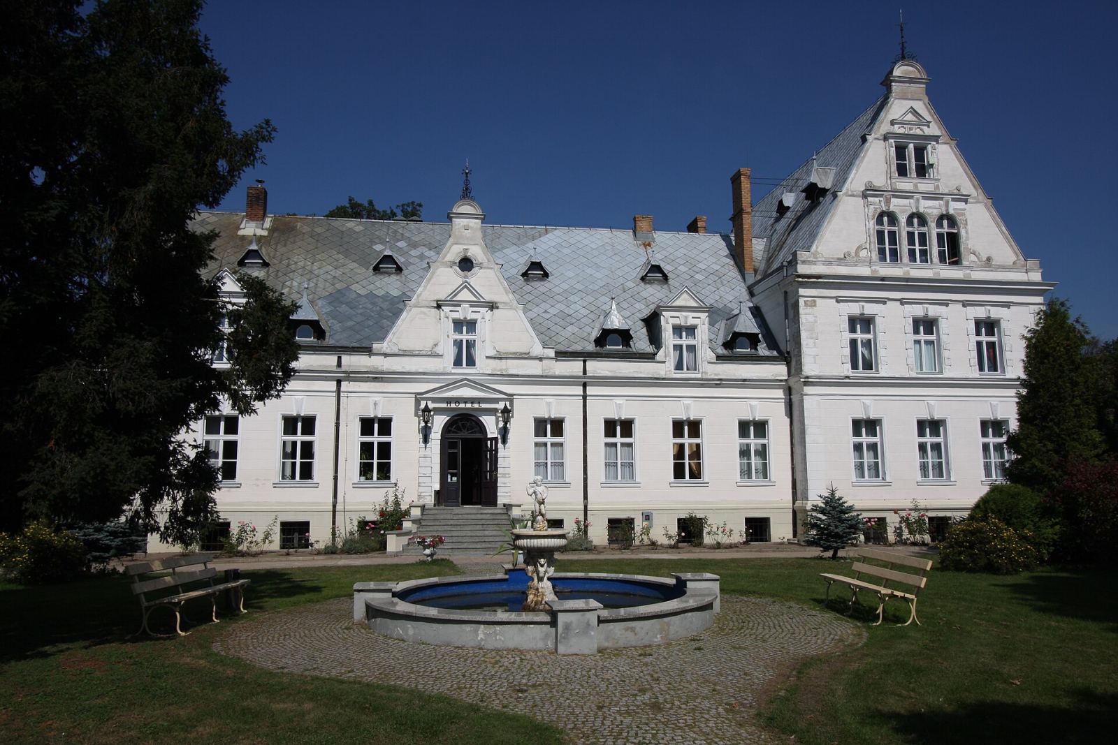 Pałac, Ojerzyce