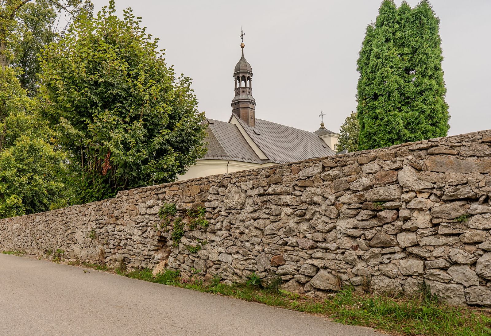 Cmentarz przykościelny, Pierzchnica