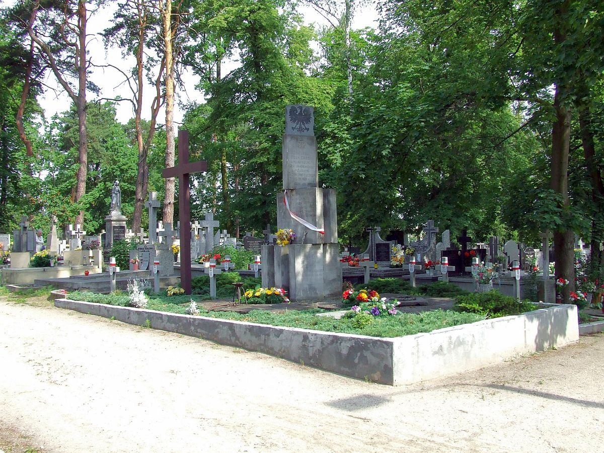 Cmentarz parafialny rzymskokatolicki, Brwinów