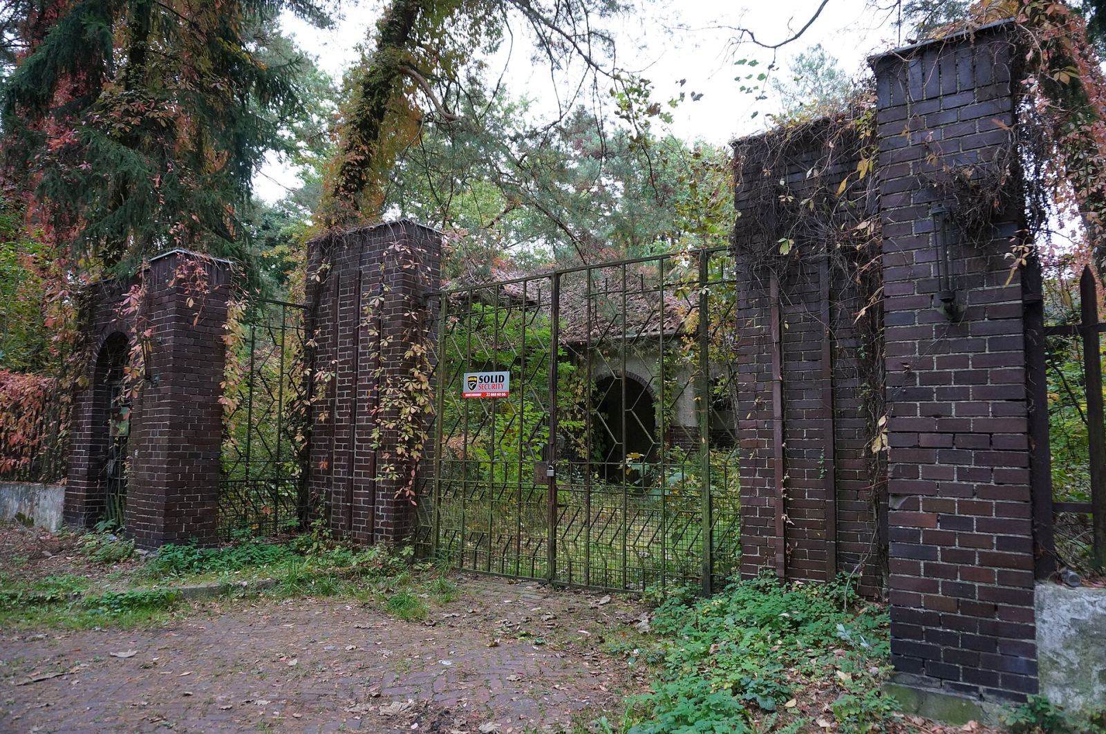 Brama, Konstancin-Jeziorna