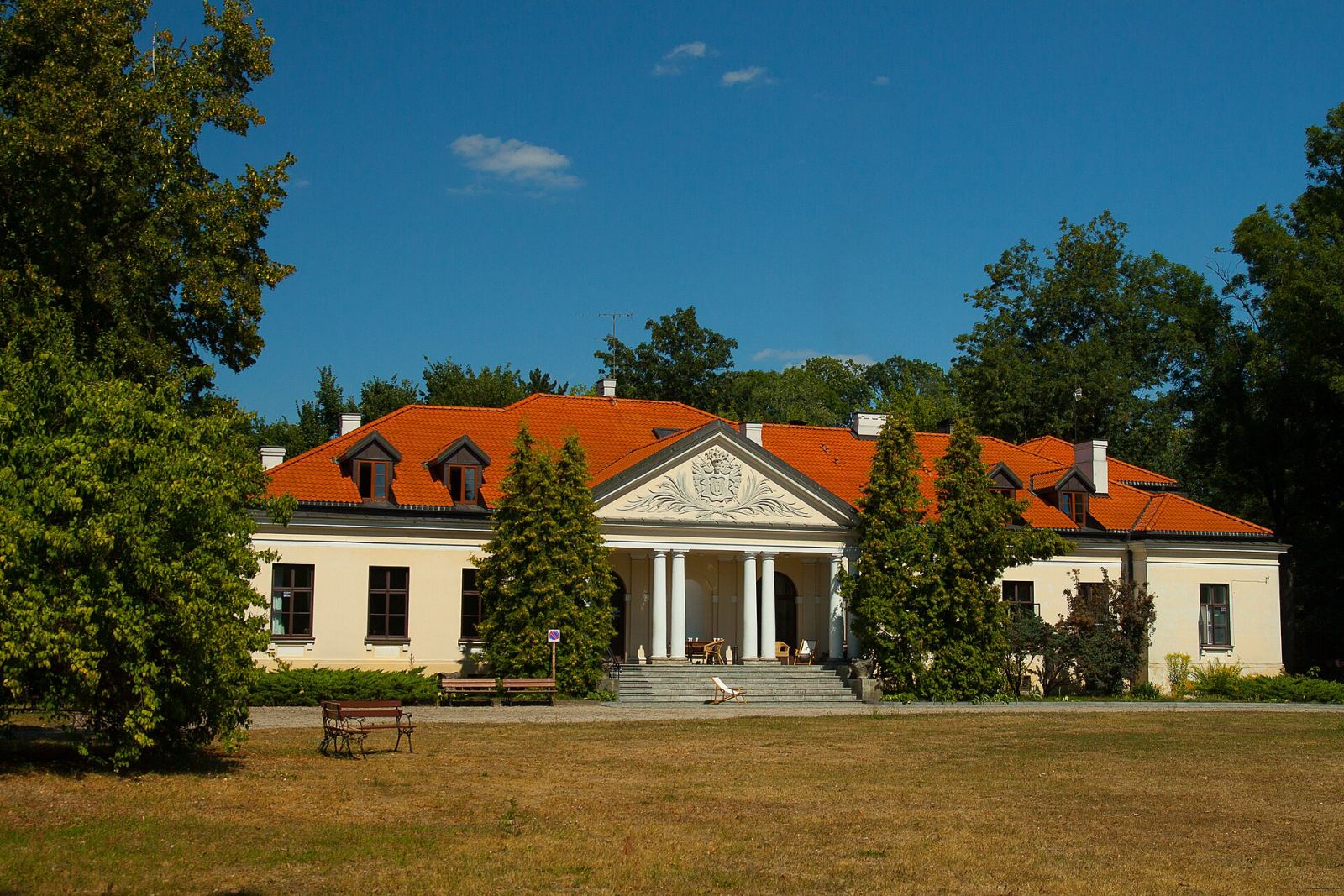 Zespół dworsko-parkowy, Dłużew