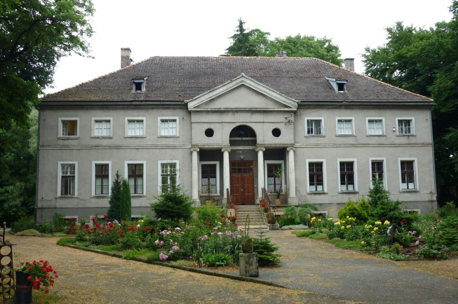 Pałac, Sławnikowice