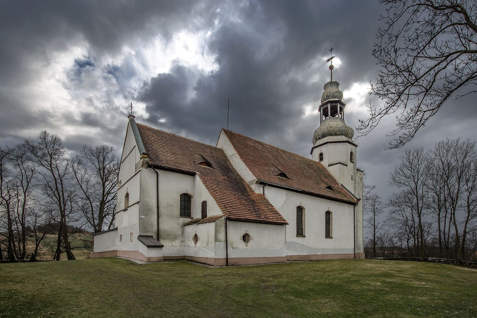 Kościół parafialny pw. św. Marcina, Pomocne