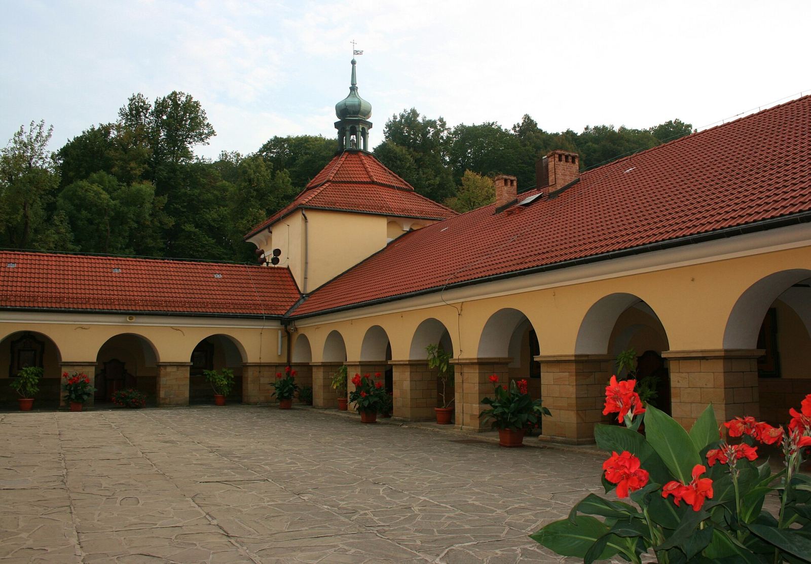 Budynek gospodarczy z krużgankami, Kalwaria Zebrzydowska