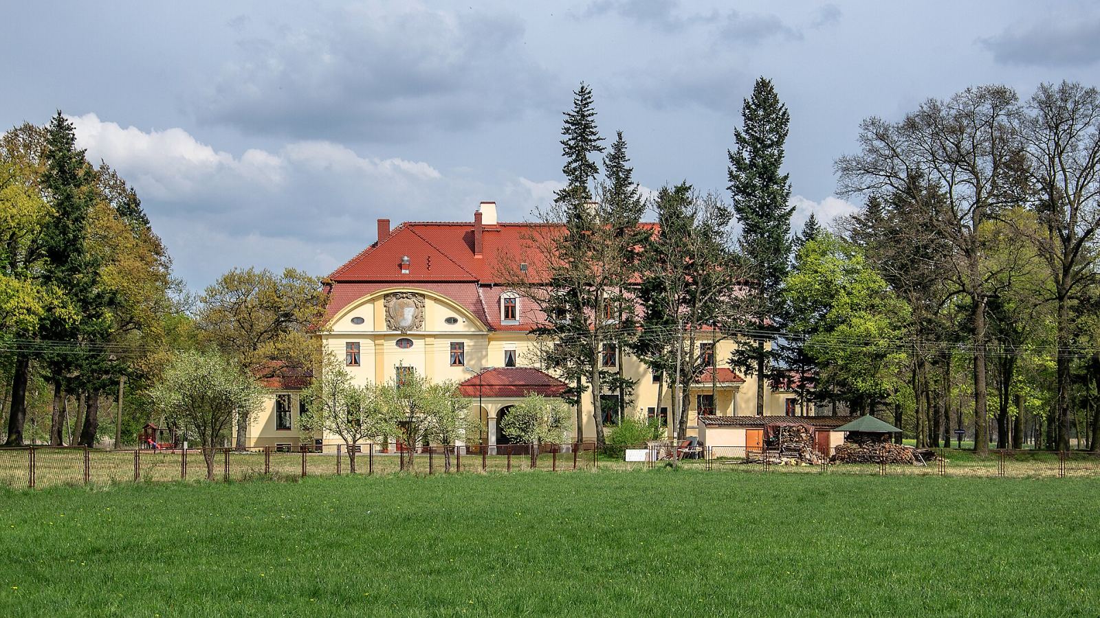Pałac, Radomiłów