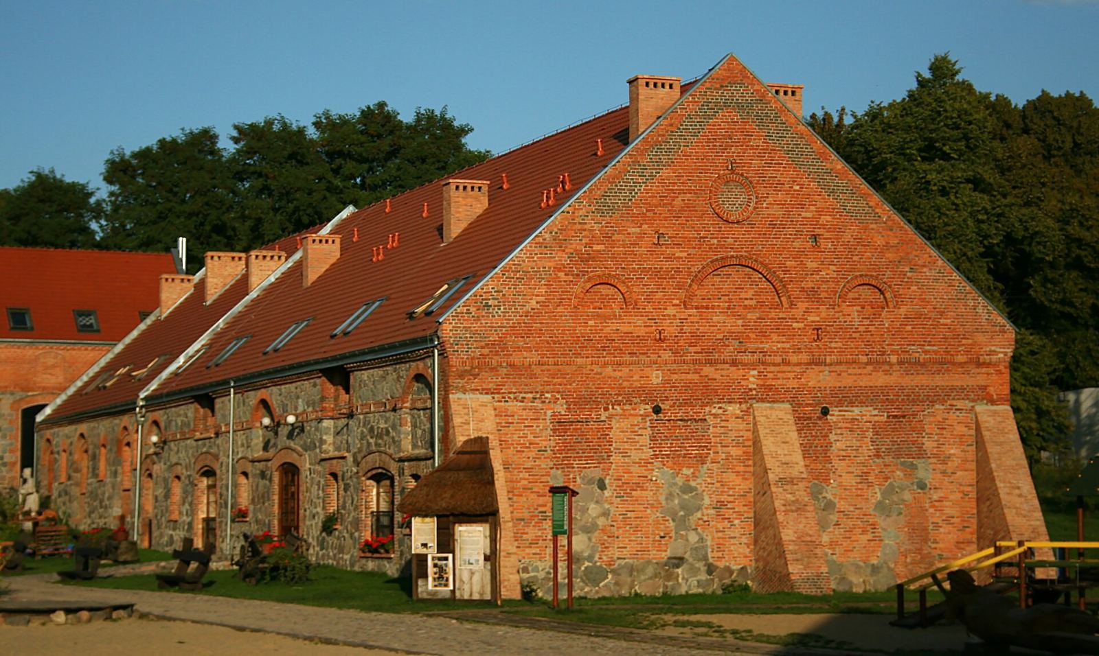 Obora i stajnia robocza, Prusim