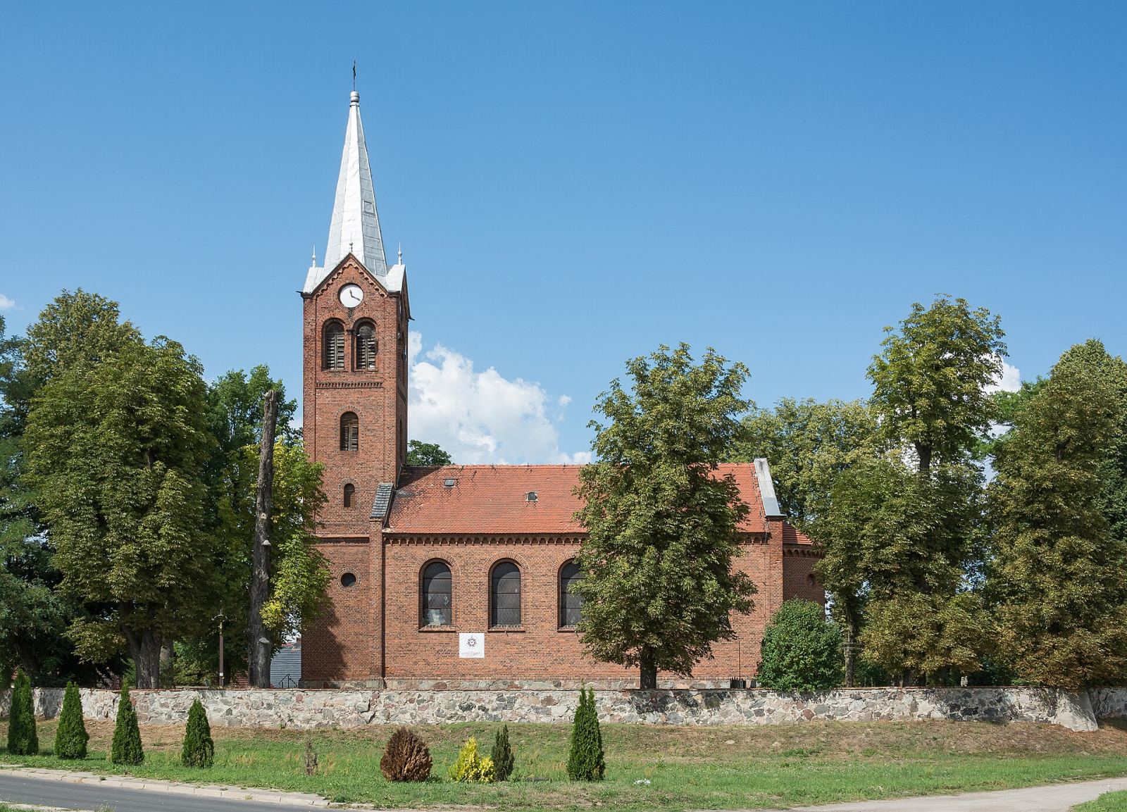 Kościół parafialny pw. Wniebowzięcia Najświętszej Marii Panny, Sokola Dąbrowa