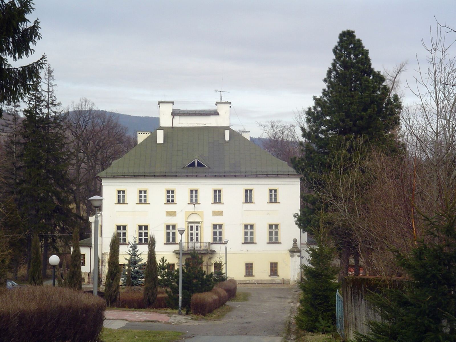 Pałac, Szarocin