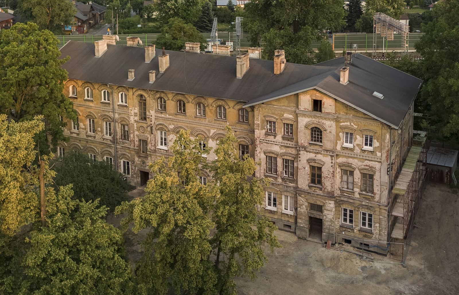 Budynek mieszkalny Zakładów Naprawczych Taboru Kolejowego tzw. stara papiernia, Pruszków