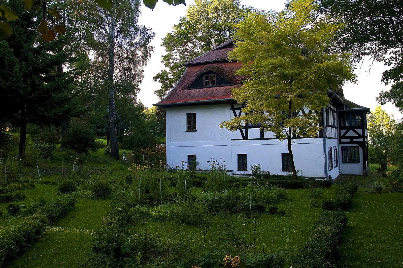 Dwór, Mniszków