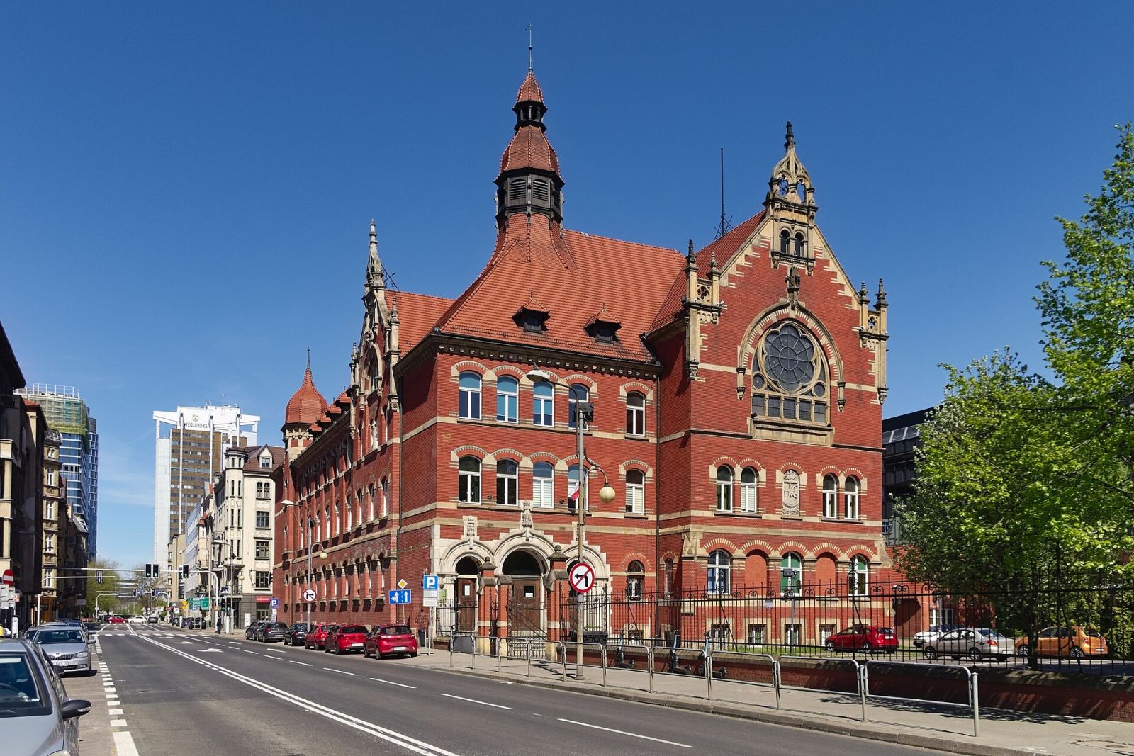 Gmach III Liceum Ogólnokształcące im. Adama Mickiewicza, Katowice
