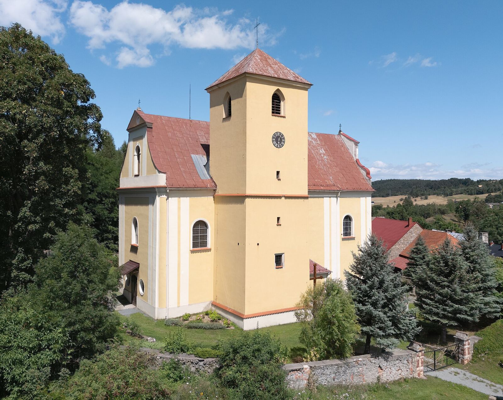 Kościół parafialny pw. Wniebowzięcia Najświętszej Marii Panny, Laski