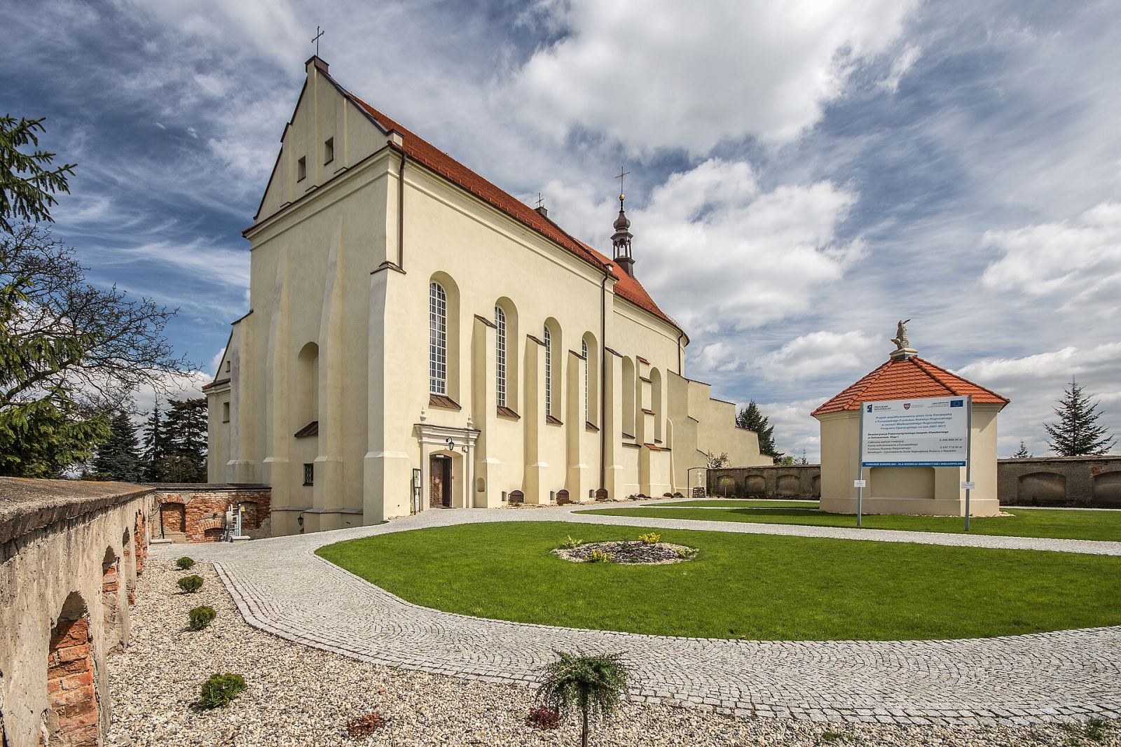 D. zespół klasztorny Bernardynów, Ostrzeszów