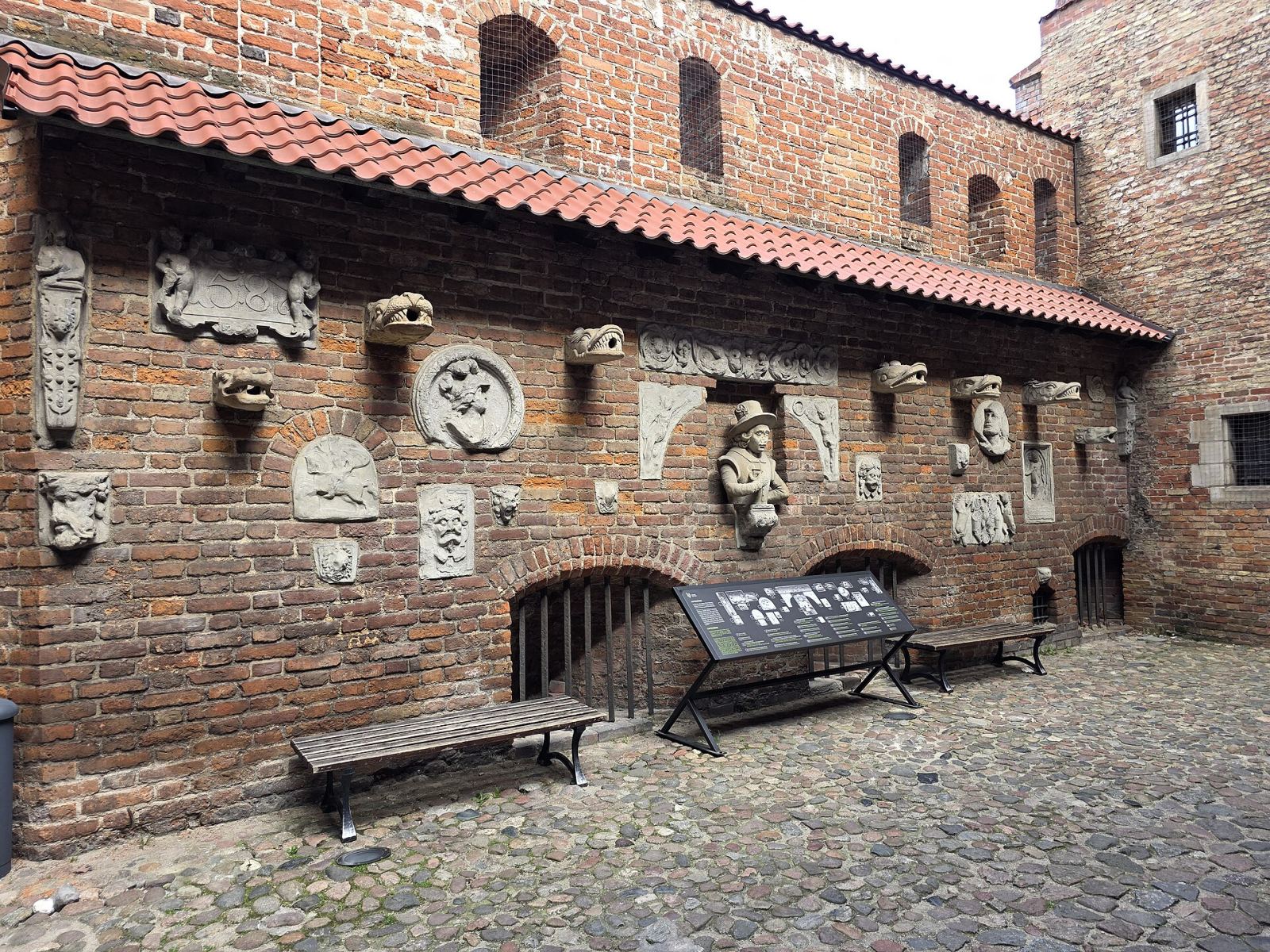 Mur szyi przelotowej, Gdańsk