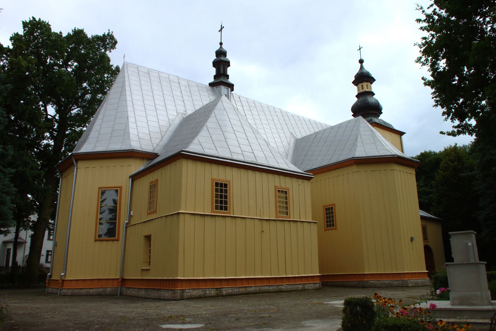 Kościół parafialny pw. Wszystkich Świętych, Iwonicz
