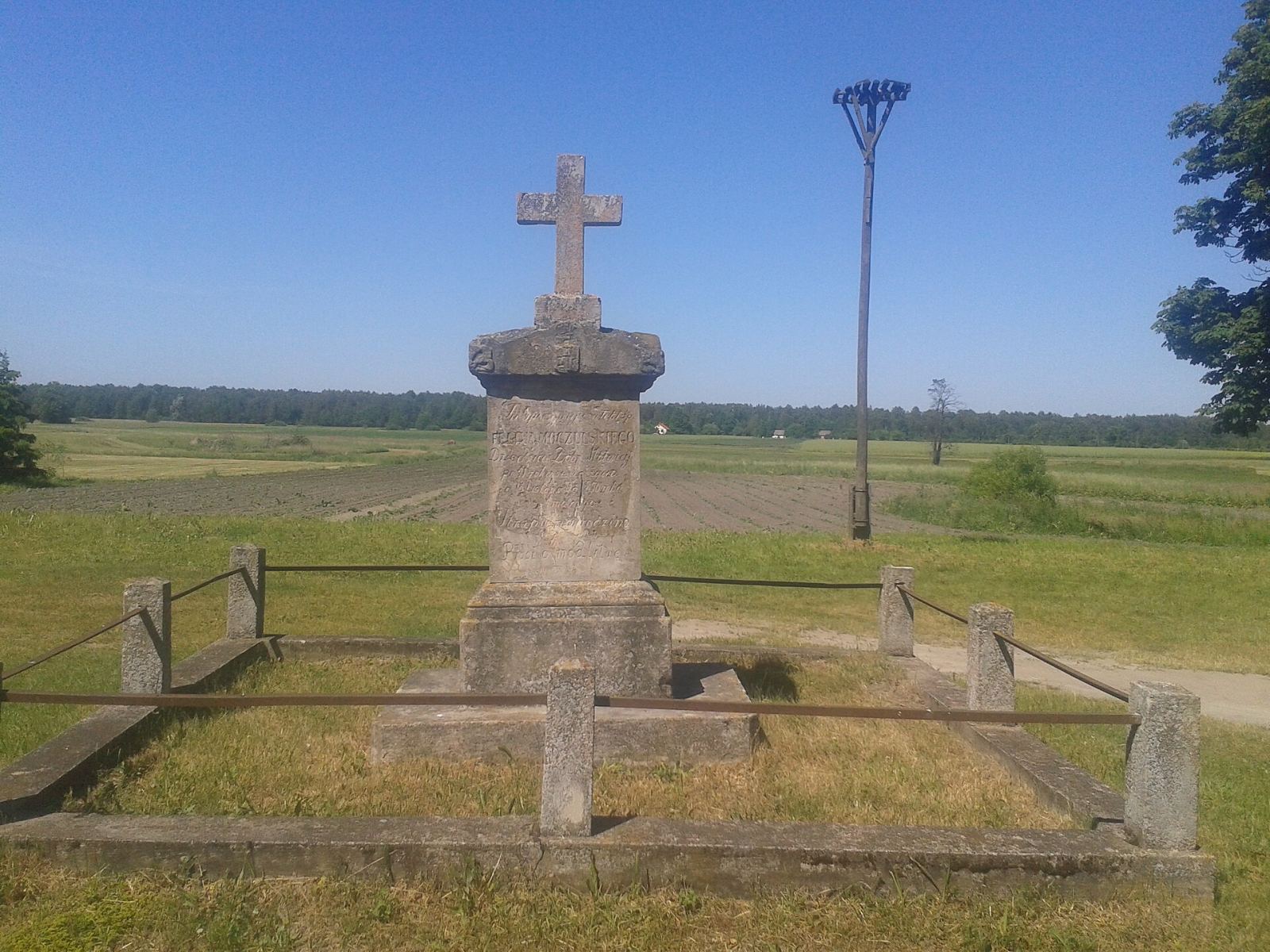Cmentarz przykościelny, Motwica