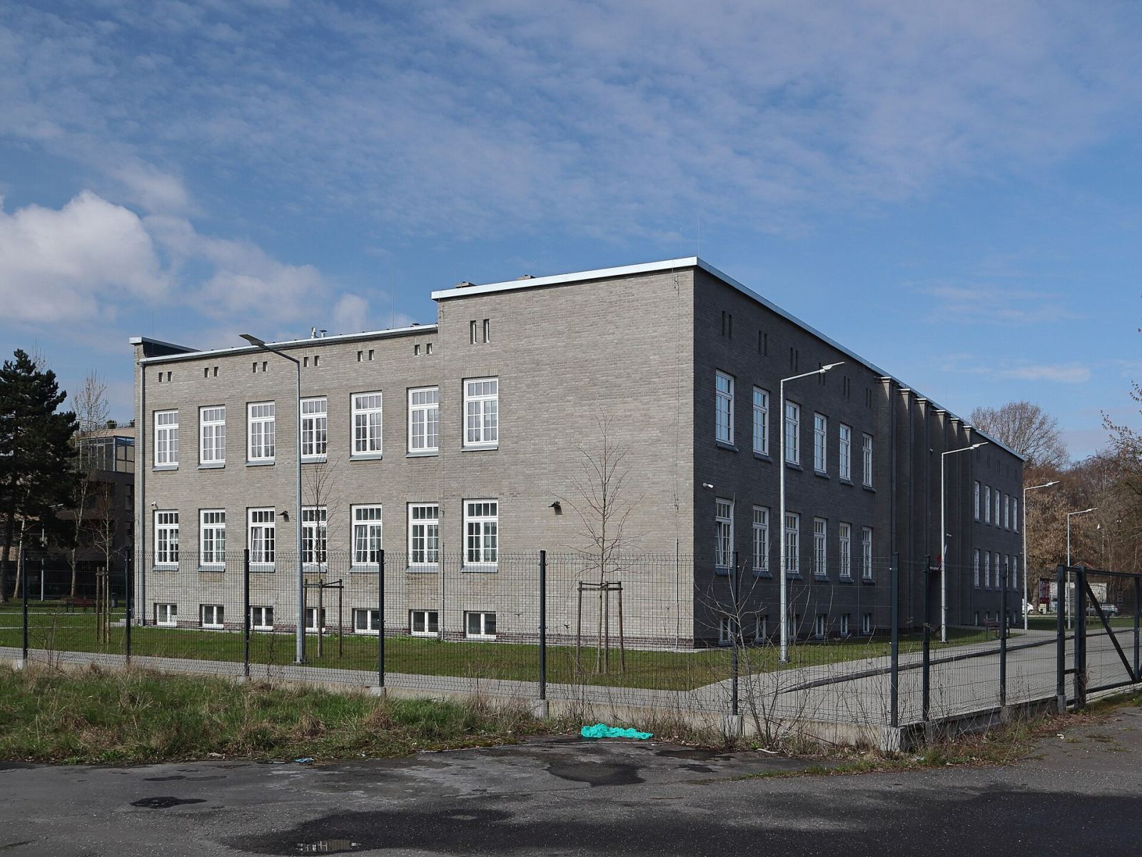 D. Budynek Administracji Ogólnej i Technicznej, Warszawa