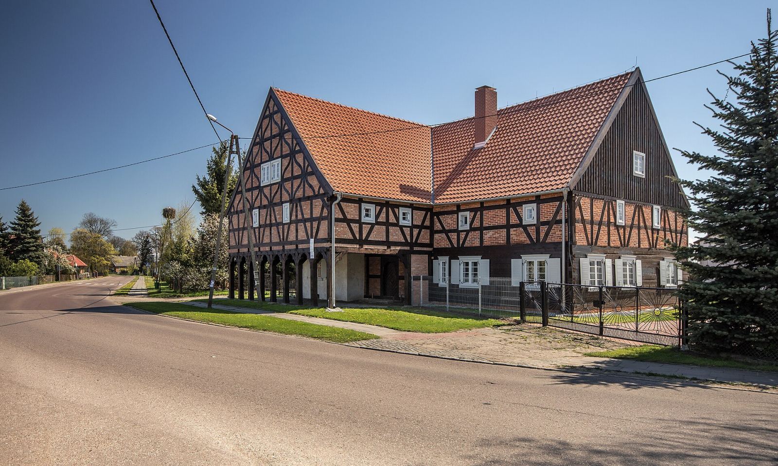 Dom podcieniowy, Nowa Kościelnica
