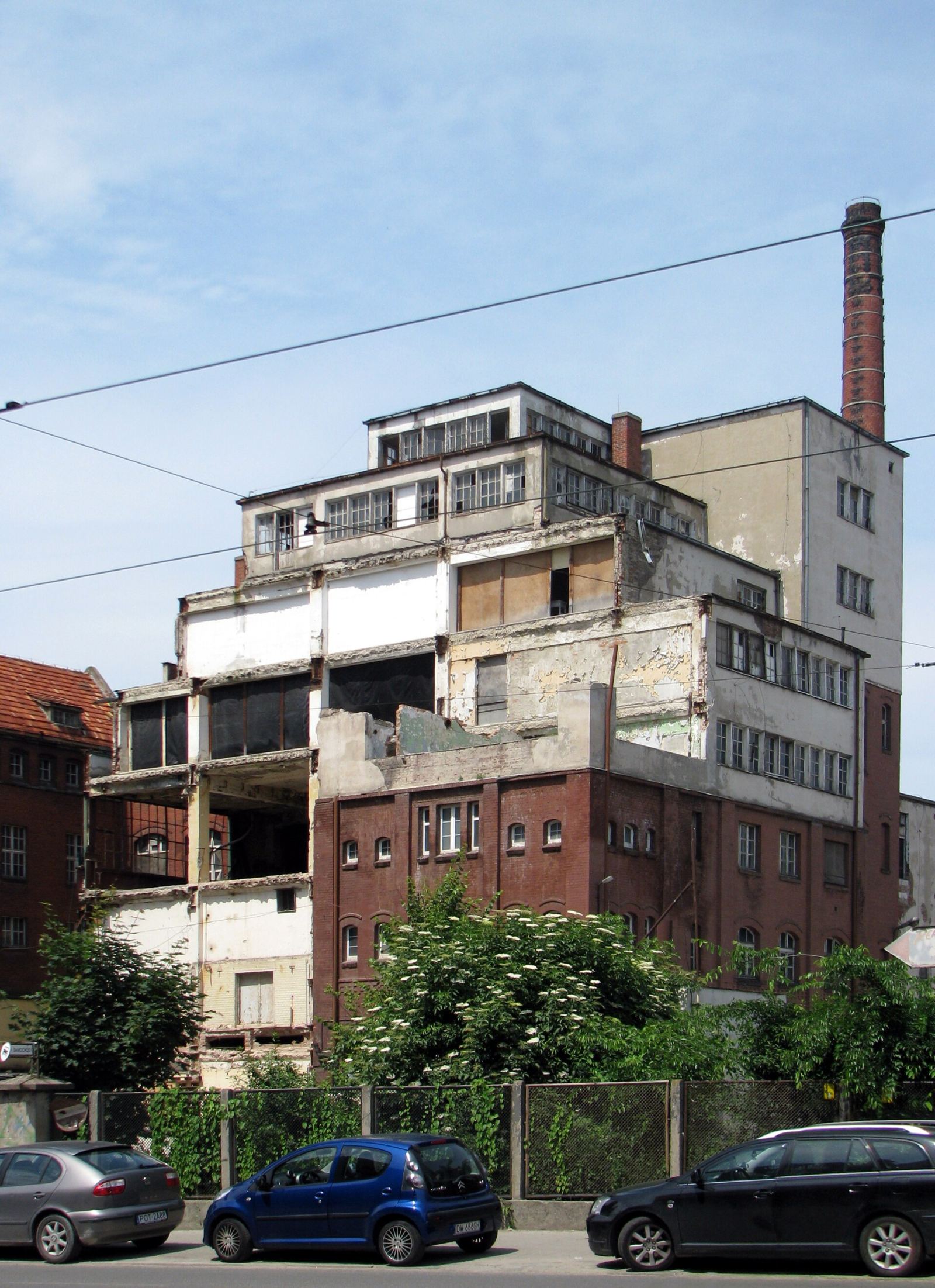 Główny budynek produkcyjny z kominem, Wrocław