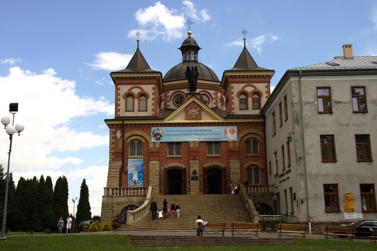 Klasztor, Miejsce Piastowe