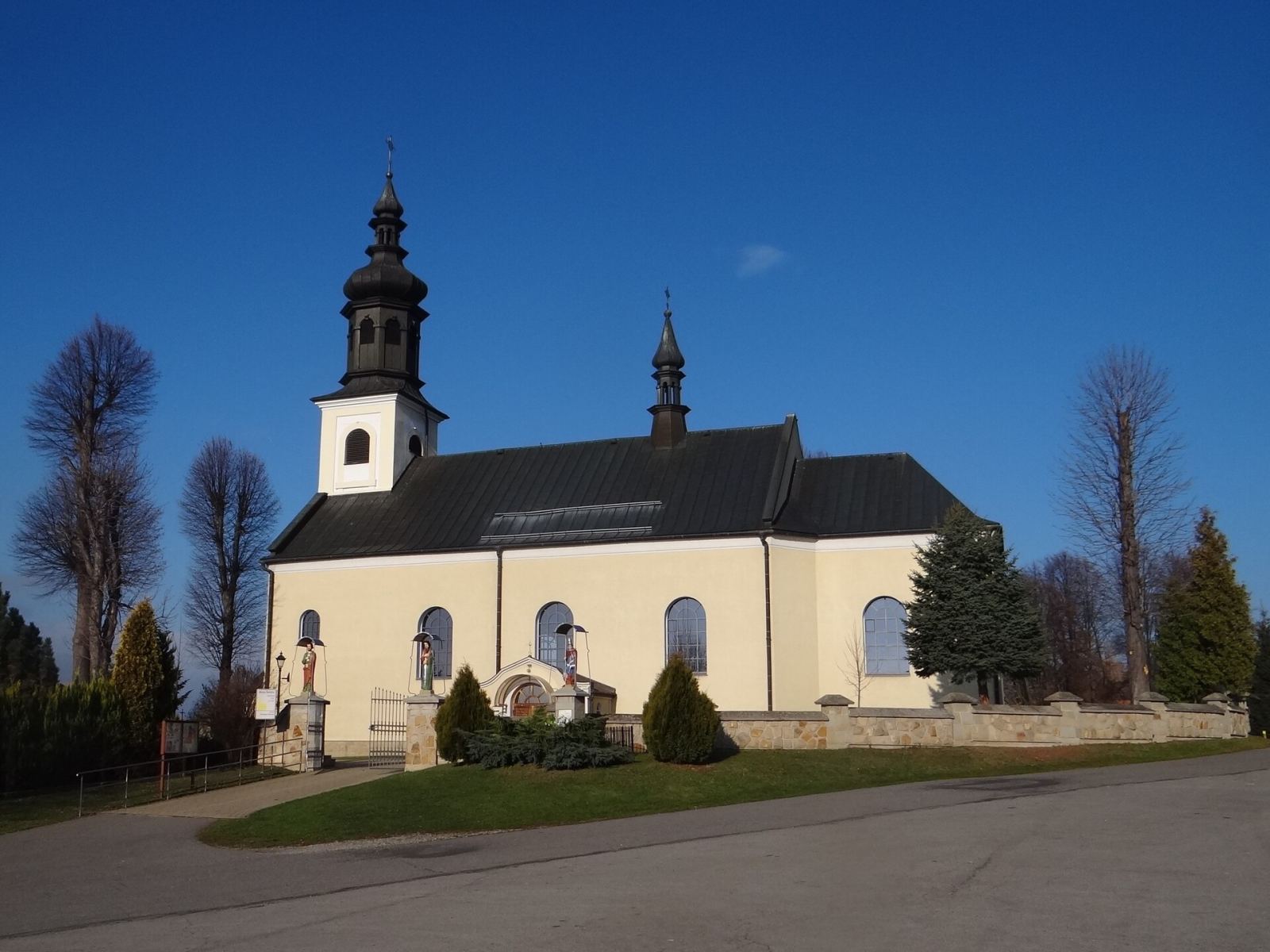 Kościół parafialny pw. św. Floriana, Uszew