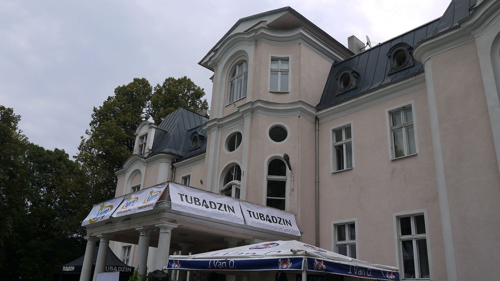 Pałac, Zakrzów