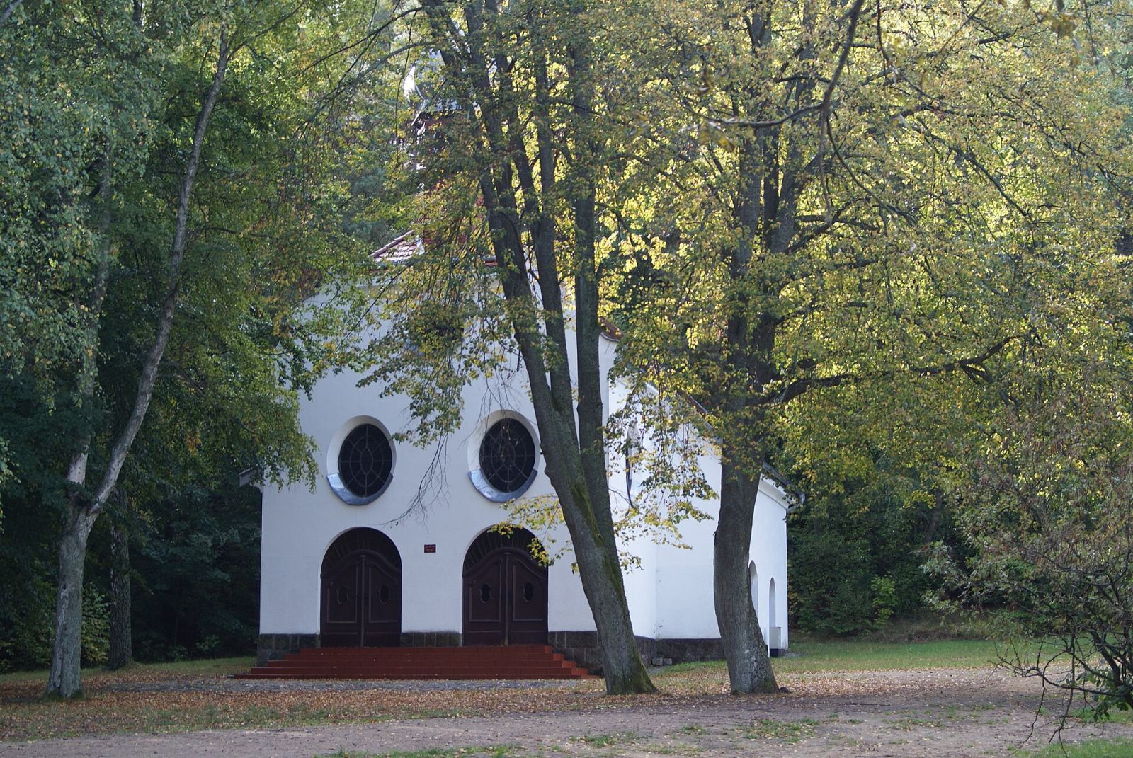 Kaplica Grobu Pana Jezusa, stacje XIII i XIV Drogi Krzyżowej, Wiele