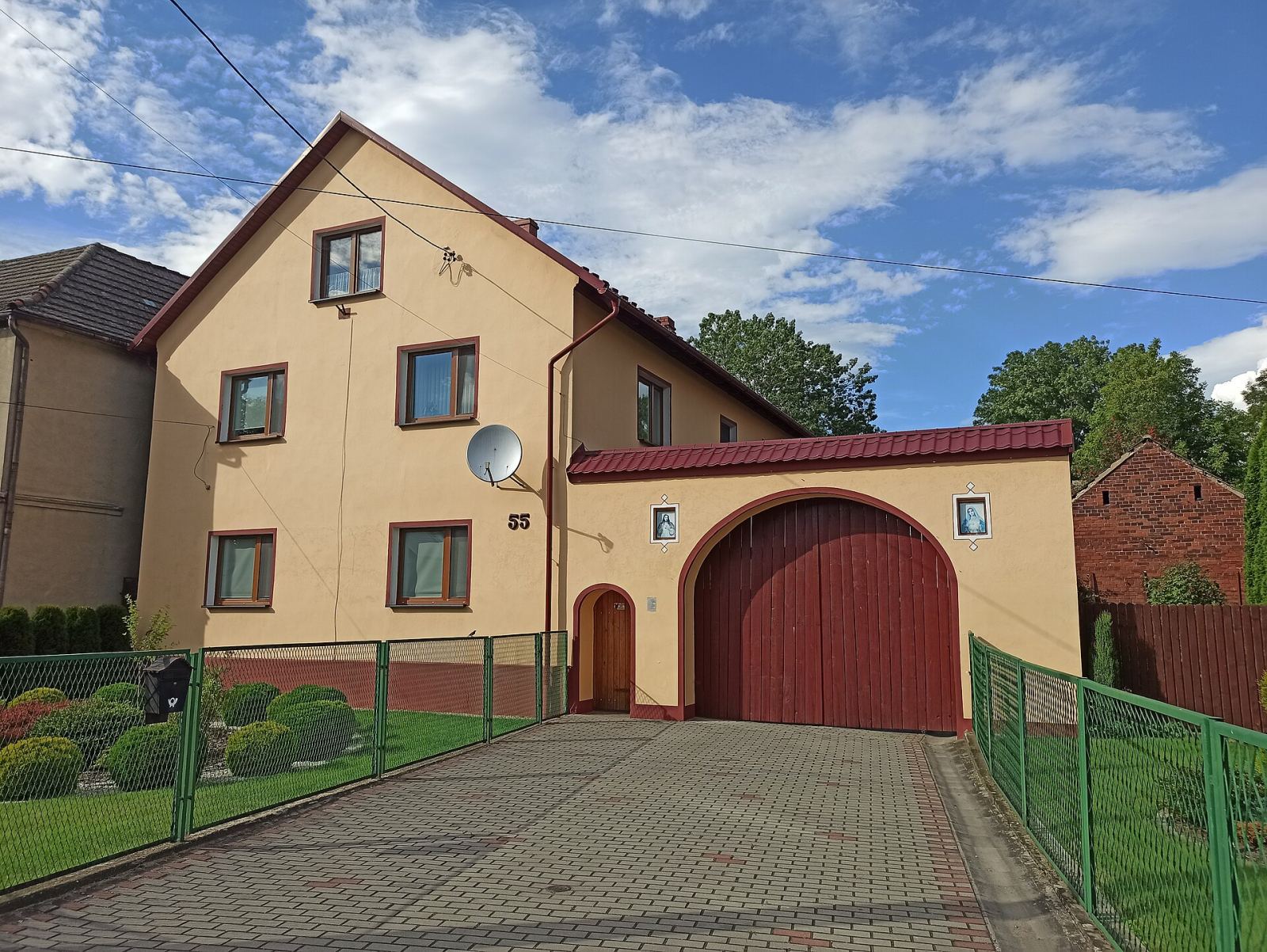 Ogrodzenie z bramą wjazdową i furtą, Lubrza