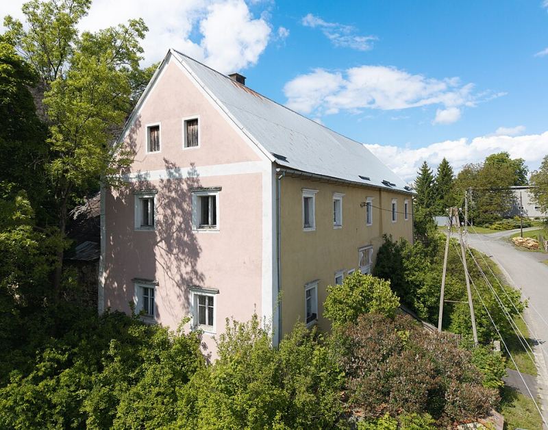 Dwór, Stara Łomnica