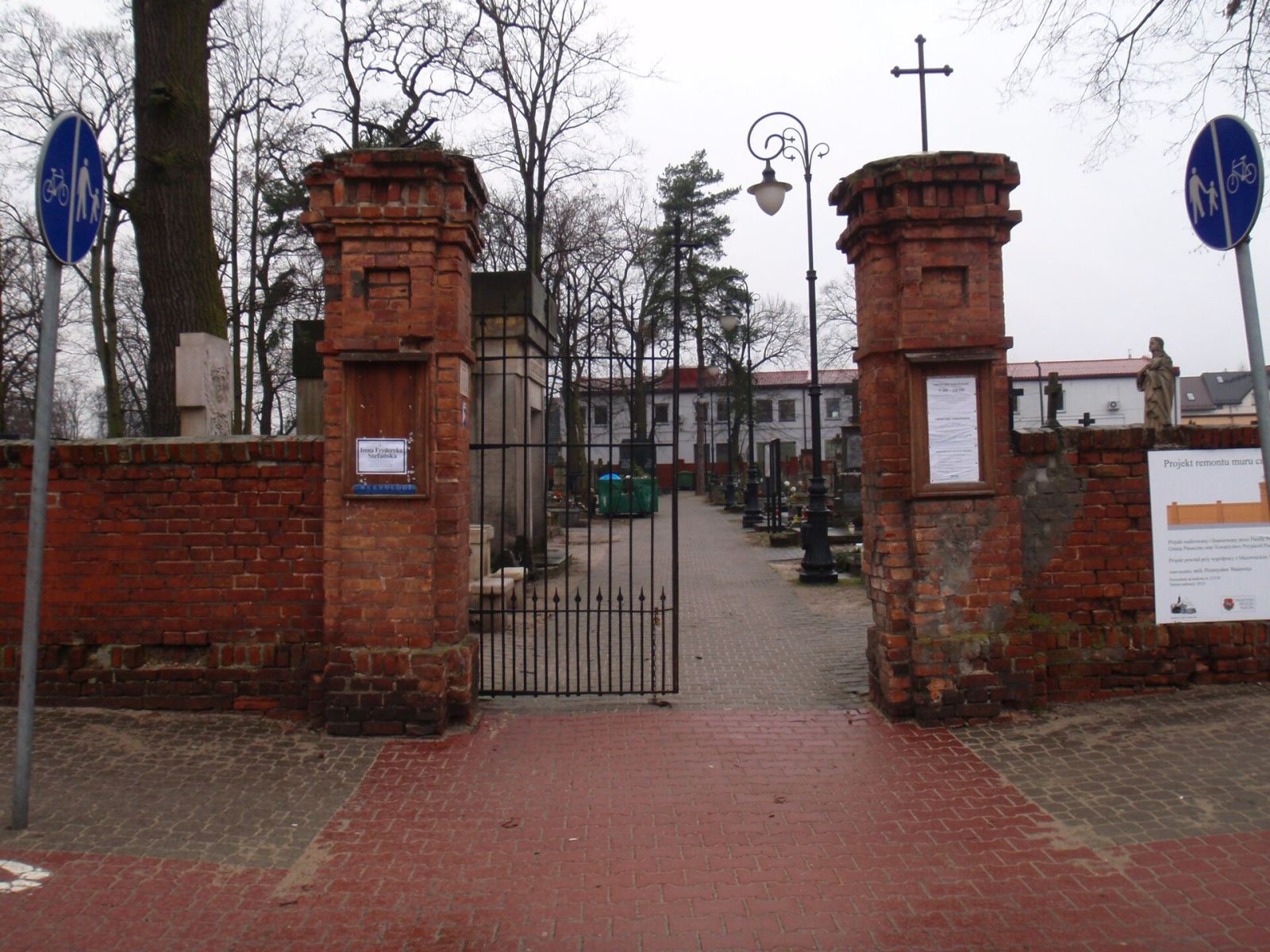 Ogrodzenie z bramą, Piaseczno